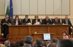 The newly elected Bulgarian parliament is determined to pass over the crisis and fight corruption